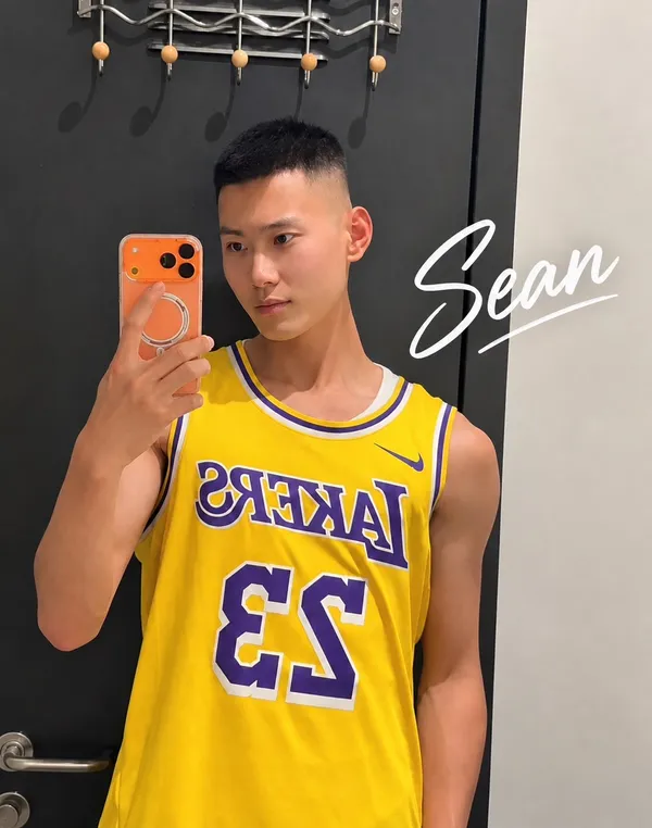 Sean, Aroman massage therapist